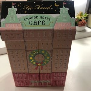 TOO FACED Grande Hotel Cafe Palette Set